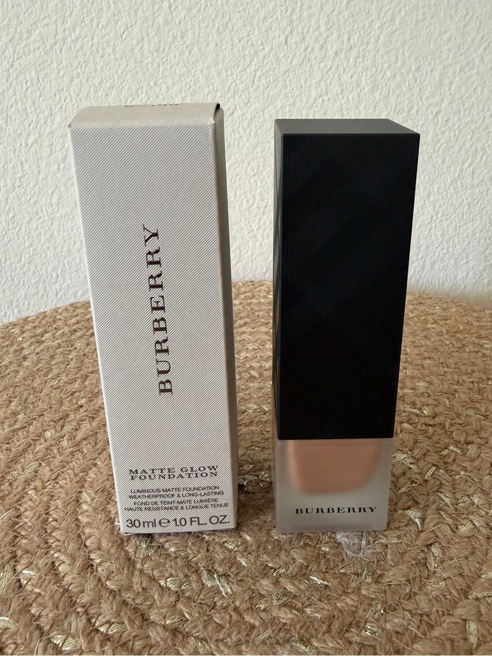 Burberry Matte Glow Foundation Deep Cool No. 100